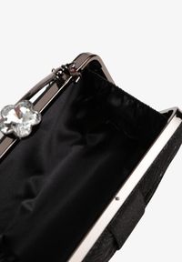 Renee - Czarna Torebka Kopertówka z Marszczeniem i Metaliczną Nicią Lattimia. Kolor: czarny. Styl: elegancki. Rodzaj torebki: na ramię #3
