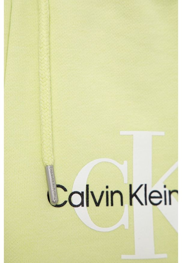Calvin Klein Jeans szorty dziecięce kolor zielony z nadrukiem. Kolor: zielony. Materiał: materiał. Wzór: nadruk
