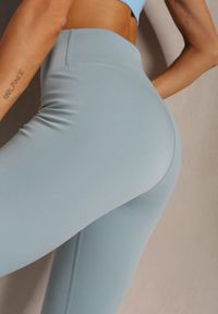 Renee - Jasnozielone Sportowe Legginsy High Waist Quarefia. Stan: podwyższony. Kolor: niebieski. Materiał: dzianina, materiał. Długość: długie. Styl: sportowy