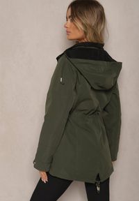 Renee - Ciemnozielona Dwustronna Kurtka w Stylu Parki Wykończona przy Rękawach Guzikami Mivatra. Okazja: na co dzień. Kolor: zielony. Materiał: jeans, wełna. Styl: casual, elegancki #3