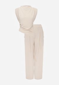 Renee - Jasnobeżowy Komplet Bluzka z Poduszkami w Ramionach i Proste Spodnie z Gumką w Pasie Divanes. Kolor: beżowy #2