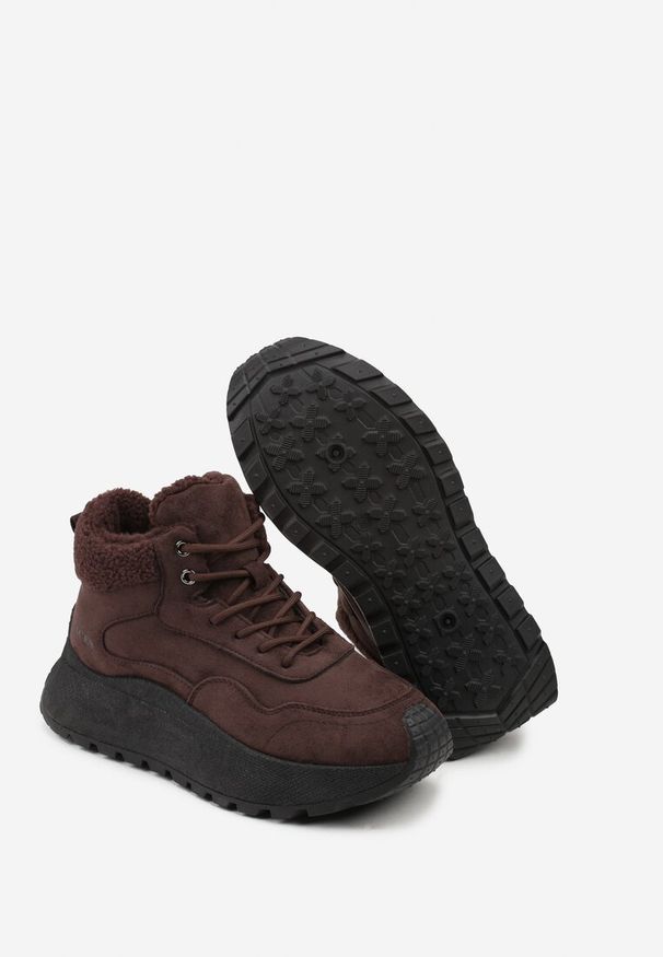 Renee - Brązowe Sneakersy Śniegowce Vices na Platformie Ozdobione Napisem i Futerkiem Lanite. Kolor: brązowy. Materiał: futro. Wzór: aplikacja, napisy. Obcas: na platformie