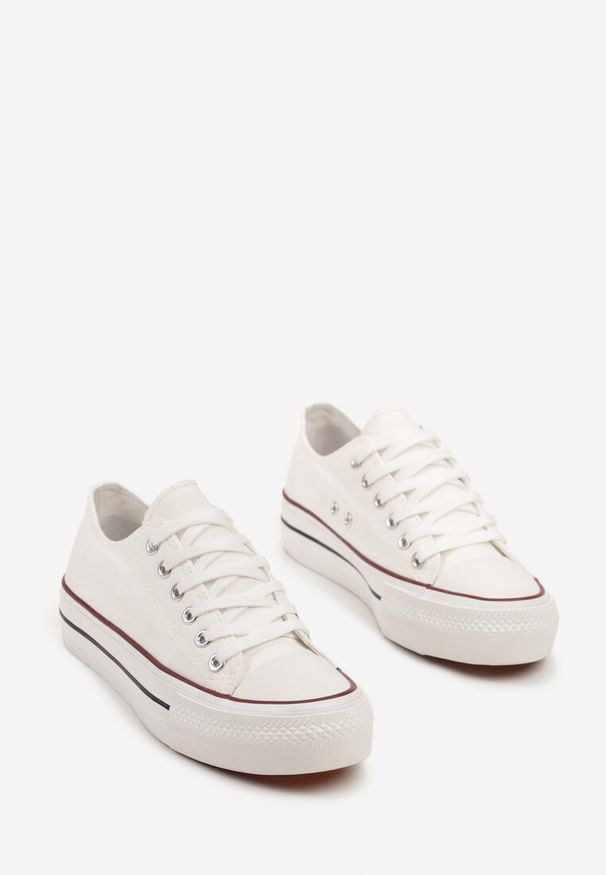Renee - Biało-Czerwone Casualowe Trampki na Platformie ze Sznurowaniem Ravathra. Okazja: na co dzień. Nosek buta: okrągły. Zapięcie: sznurówki. Kolor: biały. Materiał: materiał, jeans. Obcas: na platformie. Styl: casual. Wysokość obcasa: niski