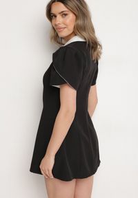 Born2be - Czarna Sukienka w Stylu Retro z Biżuteryjną Broszką i Ozdobnymi Rękawami Tilanea. Okazja: na co dzień. Typ kołnierza: dekolt w kształcie V. Kolor: czarny. Styl: retro #7