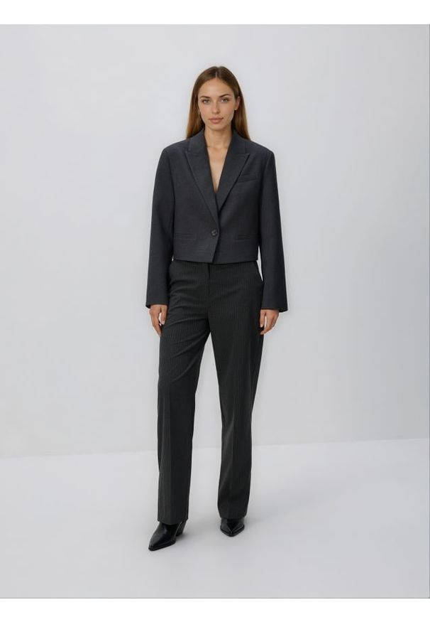 Reserved - Spodnie w prążek - ciemnoszary. Kolor: szary. Materiał: wiskoza, dzianina. Wzór: prążki