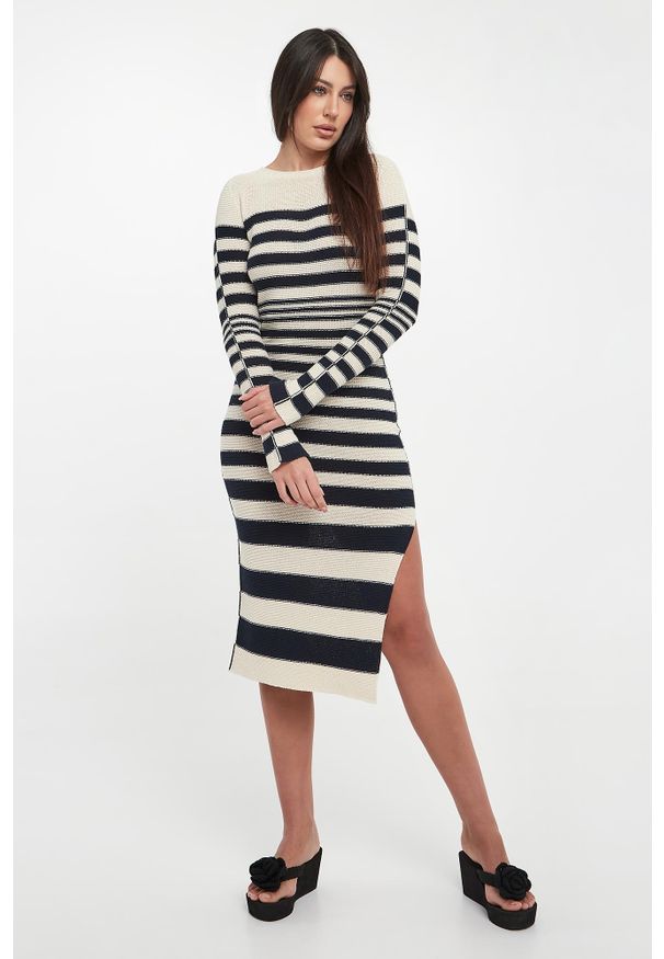 Twinset Milano - Sukienka dzianinowa w paski TWINSET. Materiał: dzianina. Wzór: paski. Długość: midi