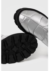 Blauer śniegowce Elsie kolor srebrny. Nosek buta: okrągły. Kolor: srebrny. Materiał: skóra, guma. Obcas: na platformie #3