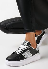 Born2be - Czarne Sneakersy na Platformie z Brokatowymi Wstawkami Railawa. Nosek buta: okrągły. Zapięcie: sznurówki. Kolor: czarny. Materiał: materiał. Obcas: na platformie. Wysokość obcasa: niski #1