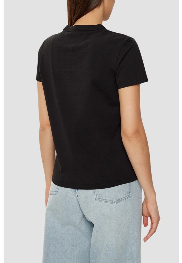 Tommy Jeans - TOMMY JEANS Czarny damski t-shirt z małym logo, Rozmiar S. Kolor: czarny