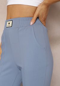 Renee - Niebieskie Spodnie High Waist z Elastycznego Materiału Wykończone Gumką Rigadona. Stan: podwyższony. Kolor: niebieski. Materiał: materiał. Styl: elegancki