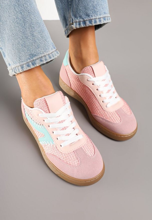 Renee - Różowe Sneakersy w Stylu Klasycznych Tenisówek Zdobione Przeszyciami i Tweedem Koriznne. Okazja: na spotkanie biznesowe, na co dzień. Nosek buta: okrągły. Kolor: różowy. Materiał: jeans. Szerokość cholewki: normalna. Wzór: aplikacja