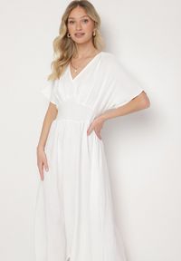 Born2be - Biała Rozkloszowana Sukienka z Gumką w Talii i Dekoltem w Serek Iffara. Okazja: na co dzień, do pracy, na spotkanie biznesowe. Typ kołnierza: dekolt w serek. Kolor: biały. Styl: biznesowy, casual #5