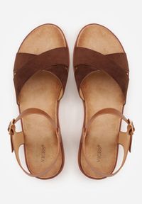 Born2be - Ciemnobrązowe Sandały VICES na Płaskiej Podeszwie z Paskiem w Kształcie X Doriven. Okazja: na co dzień, na randkę, na spacer. Zapięcie: pasek. Kolor: brązowy. Materiał: len. Sezon: lato. Obcas: na płaskiej podeszwie. Styl: casual, elegancki #3