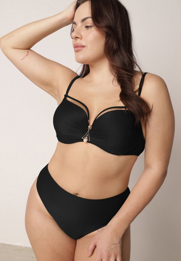 Born2be - Czarne Bikini Majtki Figi i Biustonosz z Paskami i Perłową Aplikacją Cahresha. Kolor: czarny. Wzór: aplikacja