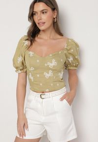 Born2be - Zielona Bluzka Ozdobiona Haftami w Kokardki z Bufiastymi Rękawami Eframara. Typ kołnierza: kokarda. Kolor: zielony. Materiał: jeans. Wzór: aplikacja, haft. Styl: elegancki, klasyczny #4