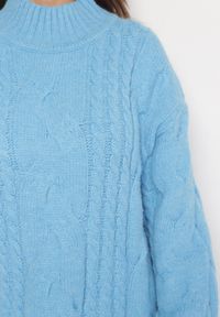 Born2be - Niebieski Luźny Sweter w Warkoczykowy Splot Sentlia. Kolor: niebieski. Długość rękawa: długi rękaw. Długość: długie. Wzór: ze splotem #5