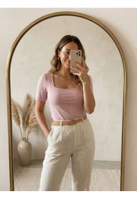 Sinsay - Koszulka z dekoltem karo - różowy. Typ kołnierza: dekolt w karo. Kolor: różowy #1