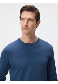 Reserved - Longsleeve regular z włóknem bambusowym - granatowy. Kolor: niebieski. Materiał: włókno. Długość rękawa: długi rękaw