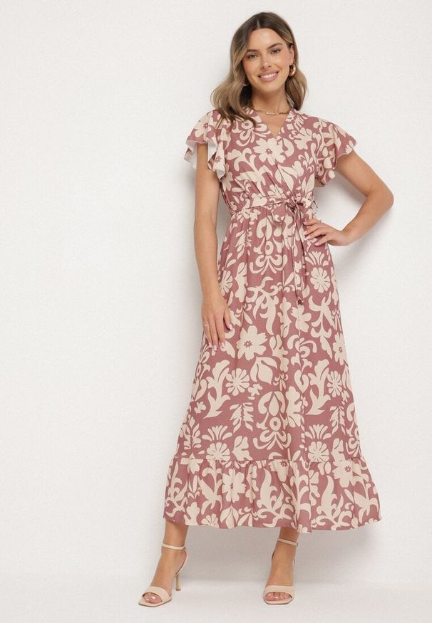 Born2be - Ciemnobeżowa Sukienka o Rozkloszowanym Kroju w Kwiaty Ozdobiona Paskiem Nilatra. Okazja: na co dzień. Kolor: beżowy. Długość rękawa: krótki rękaw. Wzór: aplikacja, kwiaty. Sezon: lato. Typ sukienki: rozkloszowane. Styl: casual, elegancki