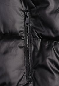 Born2be - Czarna Pikowana Kamizelka z Odpinanym Kapturem Winncea. Okazja: na co dzień. Kolor: czarny. Materiał: jeans. Styl: casual #8