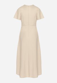 Born2be - Beżowa Rozkloszowana Sukienka Ozdobiona Marszczeniem Odallica. Kolor: beżowy. Wzór: aplikacja. Typ sukienki: rozkloszowane. Styl: elegancki #3