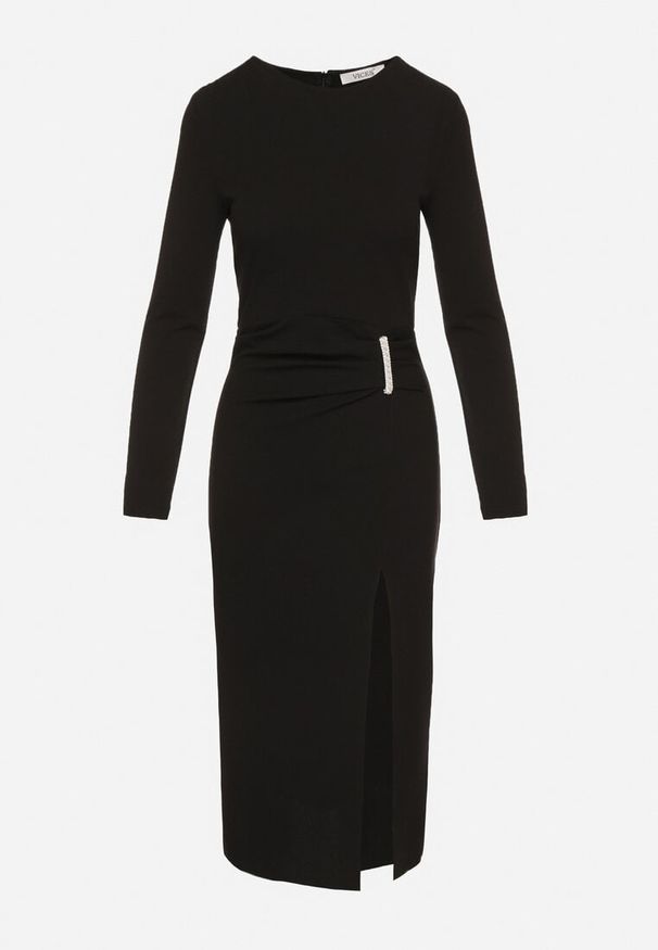 Born2be - Czarna Taliowana Sukienka Vices z Marszczeniem i Perełkami Adorre. Kolor: czarny. Wzór: aplikacja. Styl: klasyczny, elegancki