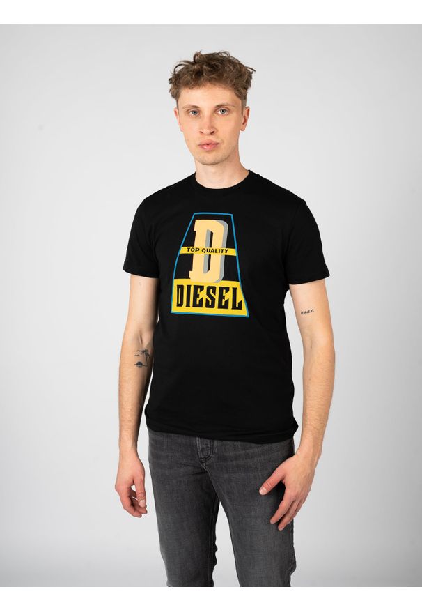 Diesel T-shirt "T-Diegor" | A10376-0GRAI | Mężczyzna | Czarny. Okazja: na co dzień. Kolor: czarny. Materiał: bawełna. Wzór: nadruk. Styl: klasyczny, elegancki, casual