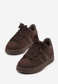 Born2be - Brązowe Sneakersy z Ozdobnymi Naszywkami z Boku Galdexis. Nosek buta: okrągły. Zapięcie: sznurówki. Kolor: brązowy. Materiał: materiał, syntetyk, nubuk. Wzór: aplikacja. Obcas: na obcasie. Wysokość obcasa: niski #5