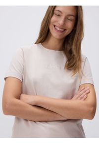 Reserved - Bawełniany t-shirt z nadrukiem - beżowy. Kolor: beżowy. Materiał: bawełna. Wzór: nadruk