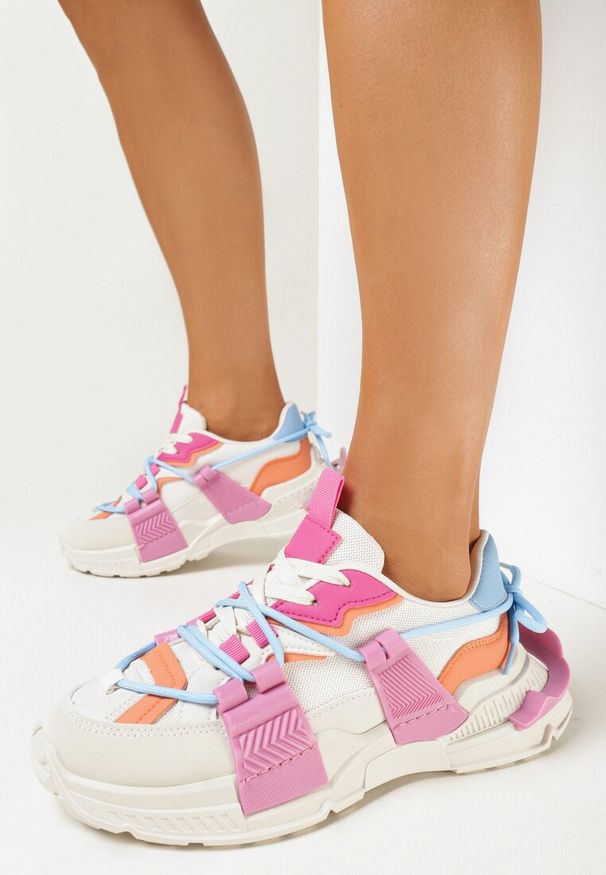 Born2be - Fuksjowe Sneakersy z Elastycznym Sznurowaniem i Ozdobnymi Taśmami Jarlele. Kolor: beżowy