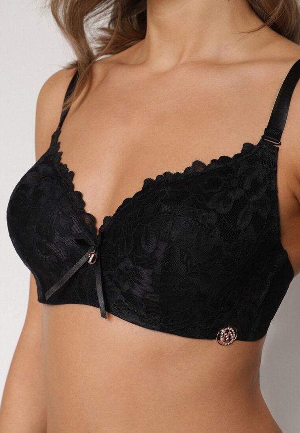 Renee - Czarny Biustonosz Ozdobiony Koronką i Kokardką Aqiany. Kolor: czarny. Materiał: koronka. Wzór: aplikacja, koronka