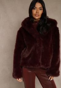 Renee - Bordowa Kurtka Futerko z Nieodpinanym Kapturem Vetisala. Okazja: na co dzień. Kolor: czerwony. Materiał: futro. Styl: elegancki, casual #4