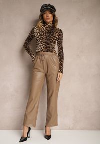 Renee - Ciemnobeżowe Szerokie Spodnie High Waist z Imitacji Skóry Narlemi. Okazja: na co dzień. Stan: podwyższony. Kolor: beżowy. Materiał: skóra. Styl: elegancki, casual #5