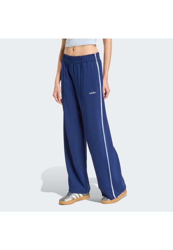 Adidas - Spodnie z wyszywaną grafiką Seasonal Essentials Colourpop. Kolor: niebieski, wielokolorowy, biały. Materiał: materiał. Sport: fitness