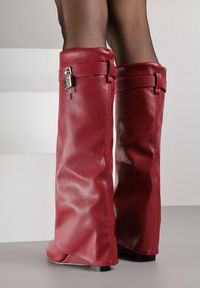 Renee - Czerwone Kozaki z Cholewką Imitującą Nogawkę i Koturnem Ericelle. Kolor: czerwony. Materiał: jeans. Szerokość cholewki: normalna. Obcas: na koturnie #7
