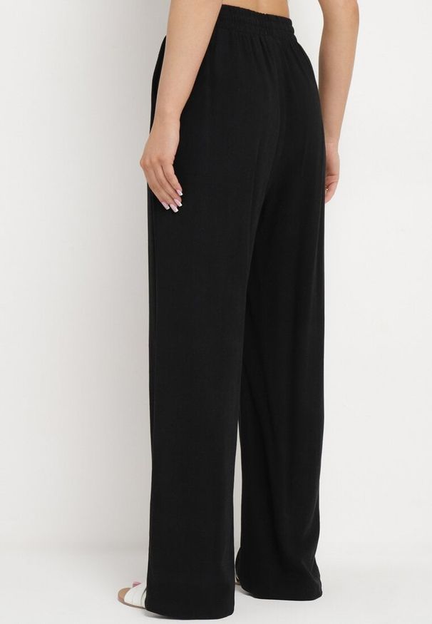 Born2be - Czarne Wiskozowe Spodnie z Lnem o Szerokich Nogawkach Almaris. Okazja: na spotkanie biznesowe. Kolor: czarny. Materiał: len, wiskoza. Styl: biznesowy