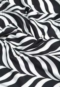 Renee - Czarny Kombinezon Phellaera. Kolor: czarny. Materiał: materiał. Długość rękawa: bez rękawów. Długość: długie. Wzór: kolorowy, aplikacja, geometria. Sezon: lato #3