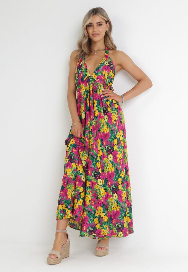 Born2be - Żółto-Fuksjowa Rozkloszowana Sukienka Maxi Wiązana na Szyi z Wiskozy w Kwiaty Enisa. Kolor: żółty. Materiał: wiskoza. Wzór: kwiaty. Sezon: wiosna, lato. Długość: maxi