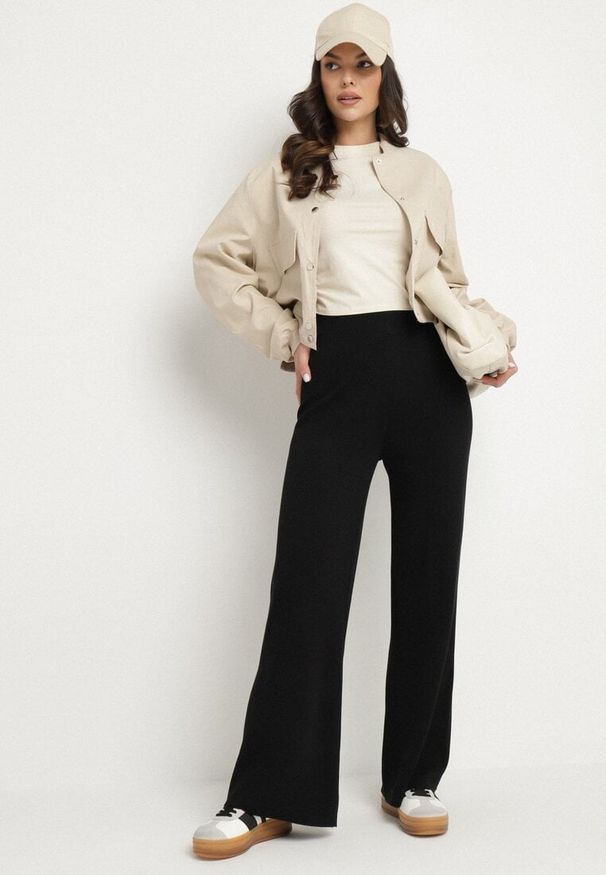 Born2be - Czarne Spodnie z Wiskozą o Szerokim Kroju Erariela. Okazja: na co dzień. Stan: podwyższony. Kolor: czarny. Materiał: wiskoza. Styl: casual