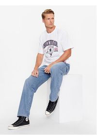 Converse T-Shirt Chuck Retro Ct Collegiate Ss Tee 10025293-A03 Biały Regular Fit. Kolor: biały. Materiał: bawełna. Styl: retro #5