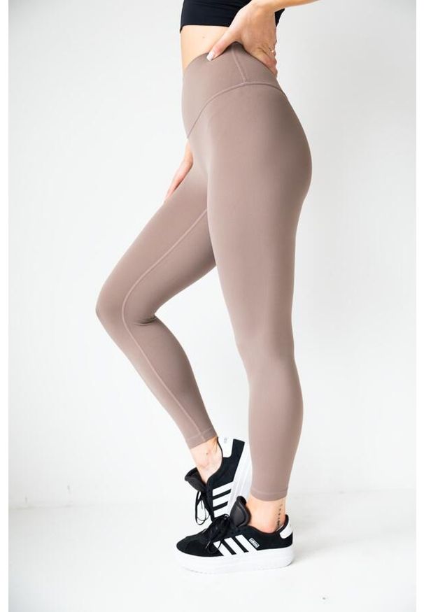 2SkIN - Legginsy do jogi damskie 2skin Pilates brązowe. Kolor: brązowy. Sport: joga i pilates