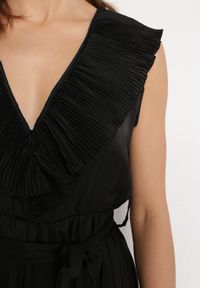 Born2be - Czarny Kombinezon Plisowany Actithoe. Kolor: czarny. Materiał: materiał. Długość rękawa: bez rękawów. Długość: długie. Wzór: jednolity. Styl: elegancki, wizytowy #4