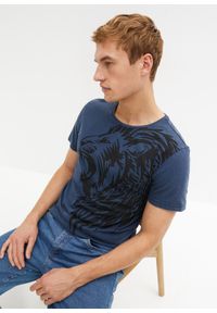bonprix - T-shirt Slim Fit, z łatwej w pielęgnacji bawełny. Kolor: niebieski. Materiał: bawełna. Wzór: nadruk