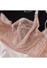 Intica - Koronkowy komplet bielizny dwuczęściowej z biustonoszem i majtkami Sophio. Kolor: różowy. Materiał: koronka. Wzór: aplikacja, koronka #8