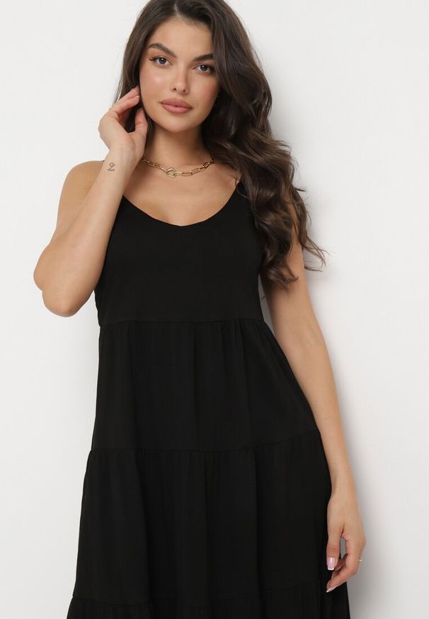 Born2be - Czarna Sukienka z Bawełnianej Tkaniny z Wiązanymi Ramiączkami Esthenis. Okazja: na co dzień. Typ kołnierza: dekolt w kształcie V. Kolor: czarny. Materiał: bawełna, tkanina. Długość rękawa: na ramiączkach. Typ sukienki: proste. Styl: klasyczny, casual