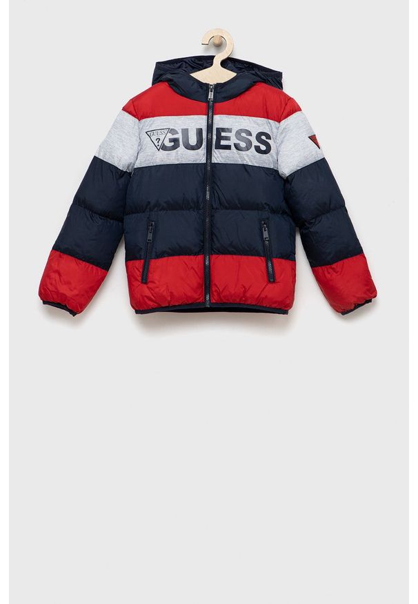 Guess kurtka dziecięca kolor granatowy. Okazja: na co dzień. Typ kołnierza: kaptur. Kolor: niebieski. Styl: casual
