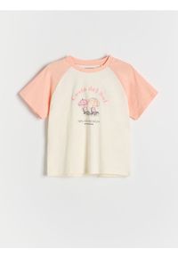 Reserved - Bawełniany t-shirt z nadrukiem - brzoskwiniowy. Kolor: pomarańczowy. Materiał: bawełna. Wzór: nadruk