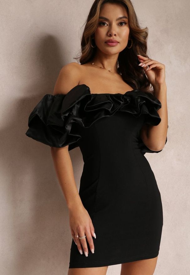 Renee - Czarna Dopasowana Sukienka Mini z Falbanami Denime. Kolor: czarny. Styl: klasyczny. Długość: mini
