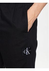 Calvin Klein Jeans Szorty materiałowe J30J323149 Czarny Regular Fit. Kolor: czarny. Materiał: bawełna, materiał