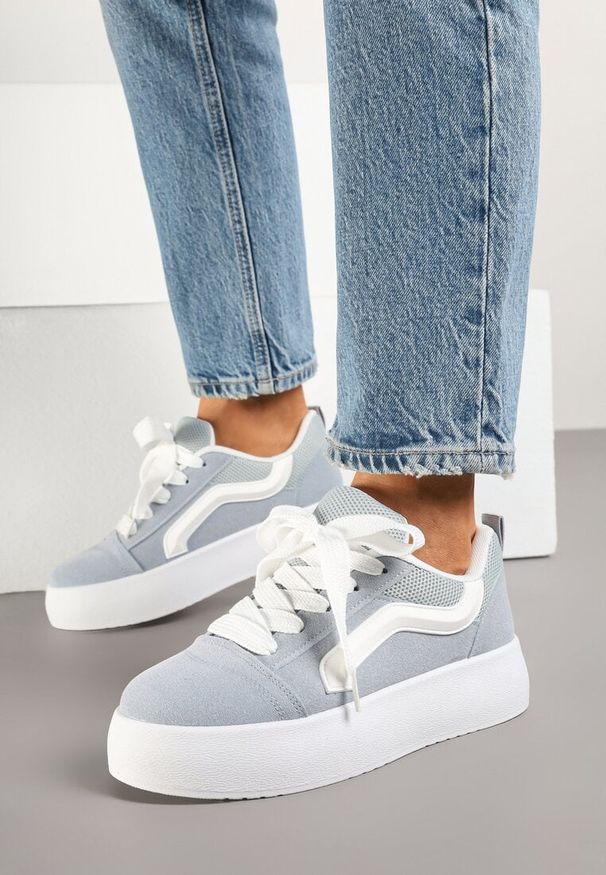 Renee - Jasnoniebieskie Sneakersy Kultowe Tenisówki na Grubej Podeszwie Nurisora. Okazja: na co dzień. Nosek buta: okrągły. Kolor: niebieski. Materiał: jeans. Szerokość cholewki: normalna